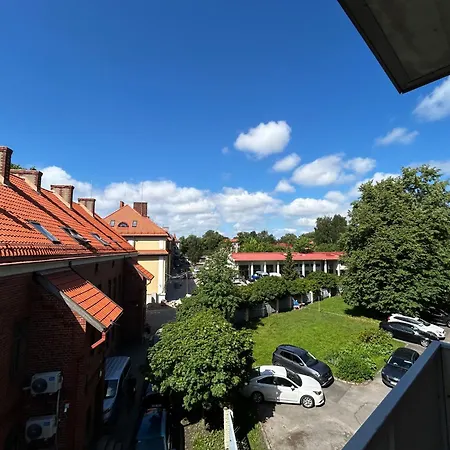 Red Roof Apartment *