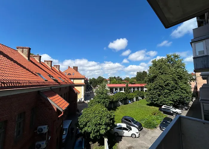 Red Roof Apartment *